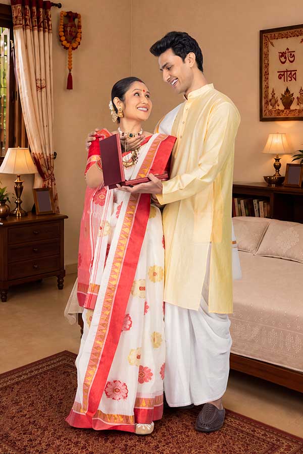 Indian husband gifting jewellery set to wife during Durga Puja celebration